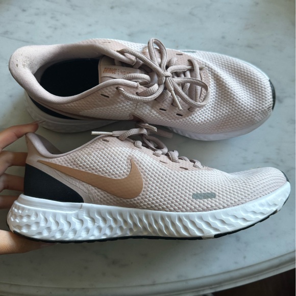 Women’s Nike sneakers - Picture 3 of 10